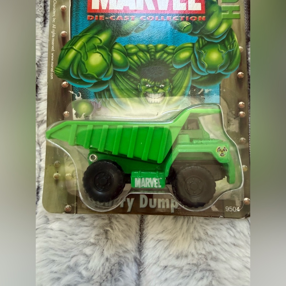 Maisto Marvel Hulk Green Die-Cast Truck - Picture 3 of 5